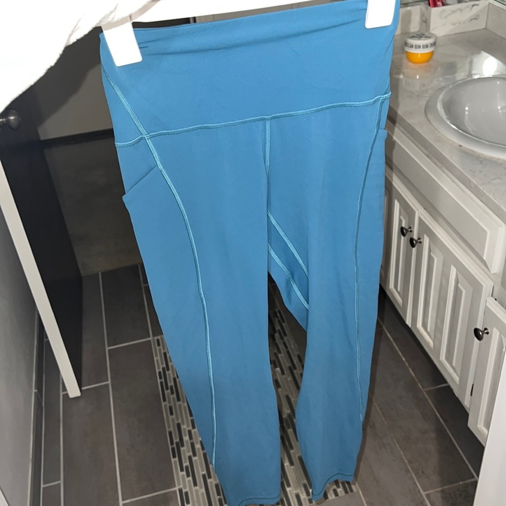 Lululemon leggings size 6